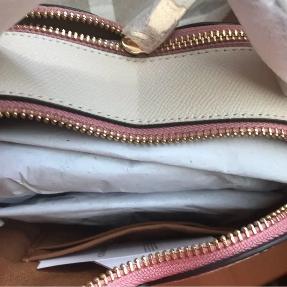 🍒❤️ Heart Crossbody In Signature Canvas With Heart Cherry Print - Picture 11 of 16